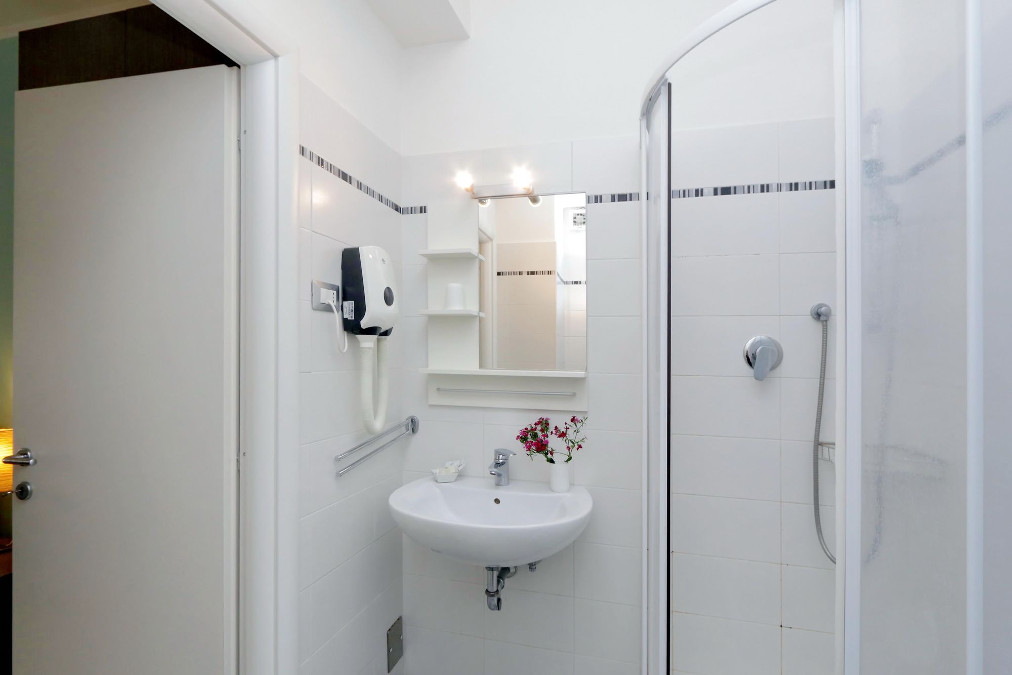 Фото  Pinidiroma Rooms and Suites