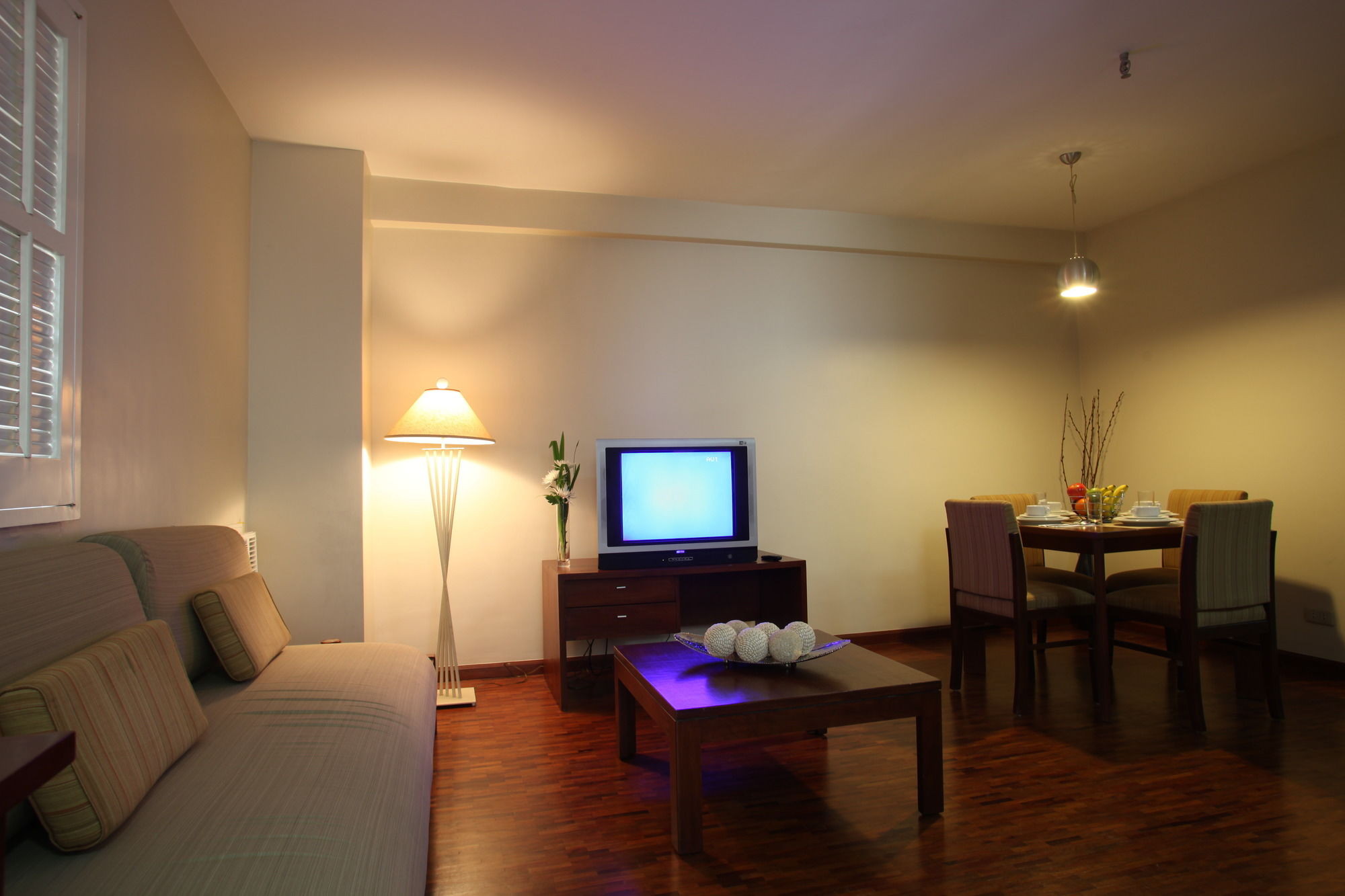 Фото Amorsolo Mansion