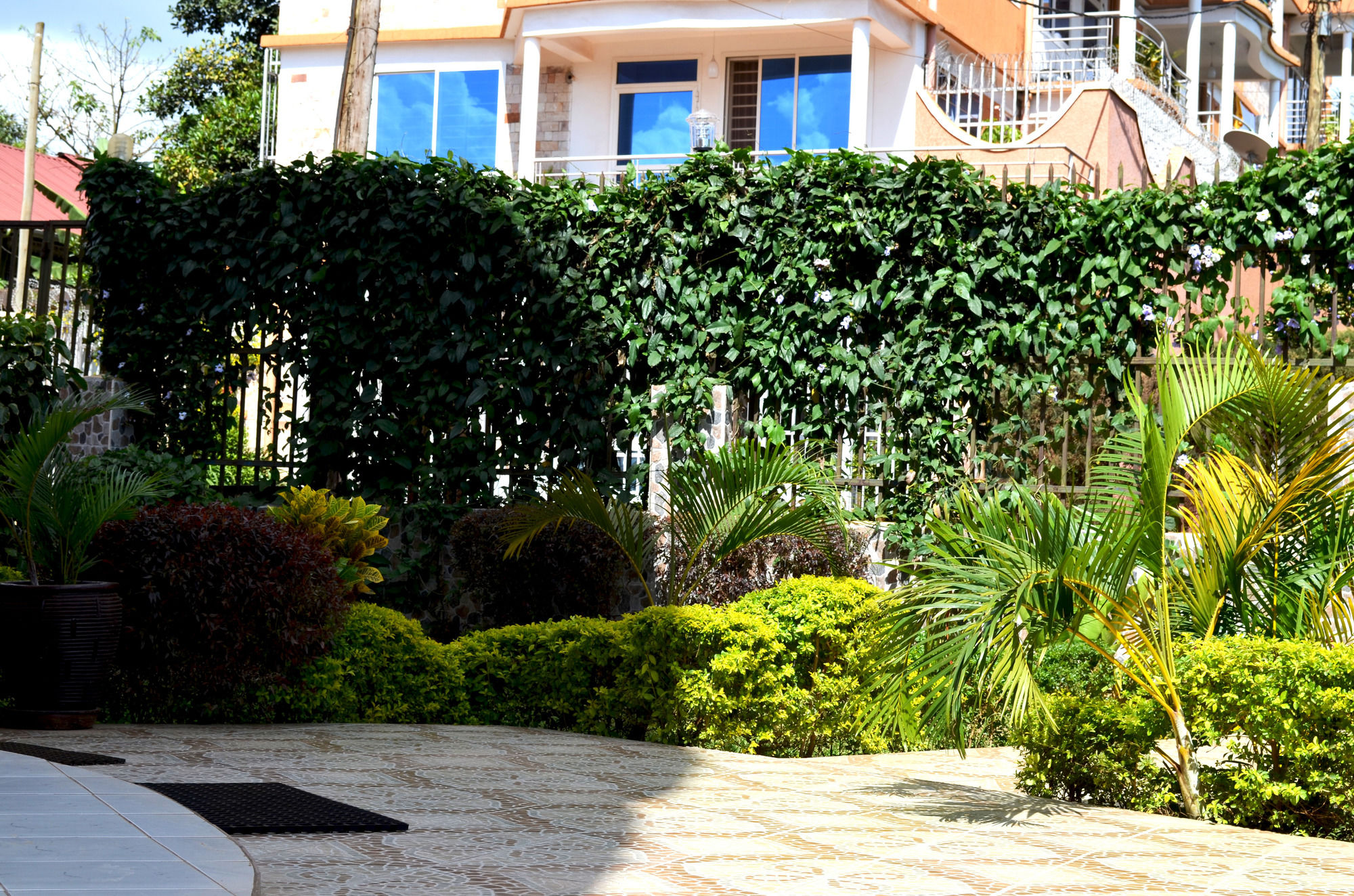 Фото отеля 2