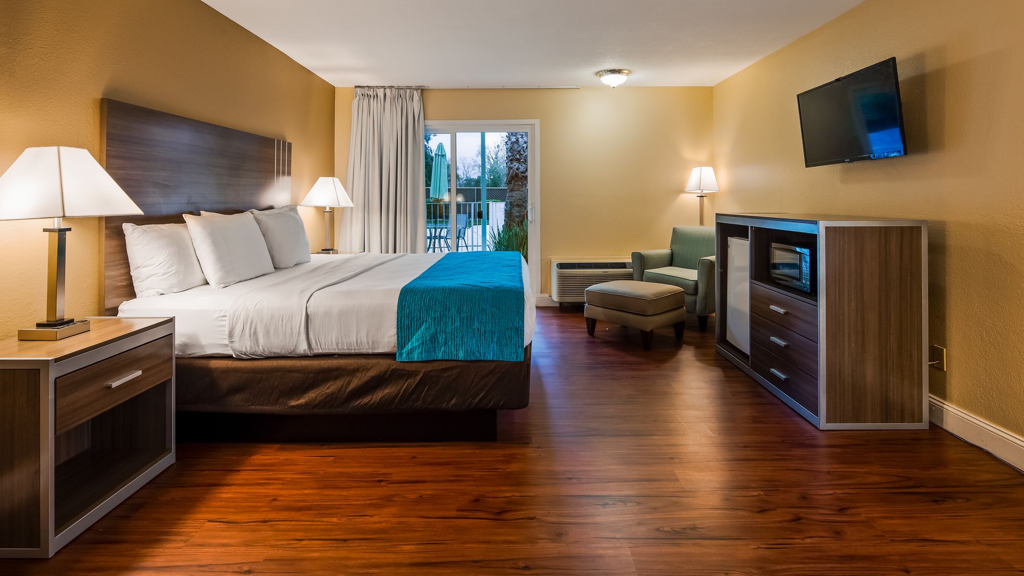 Фото SureStay Plus Hotel by Best Western Sacramento North