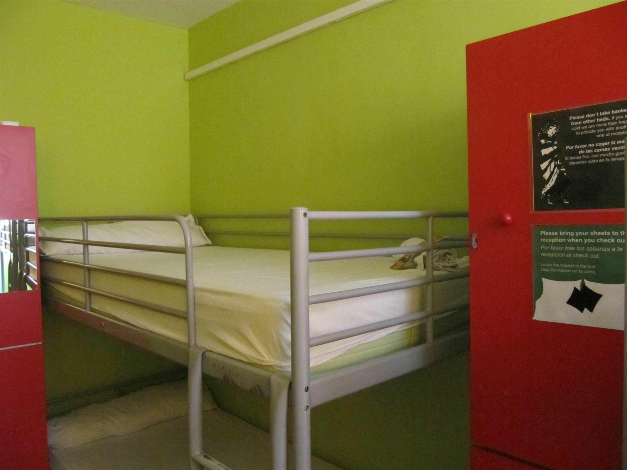 Фото Yellow Nest Hostel Barcelona