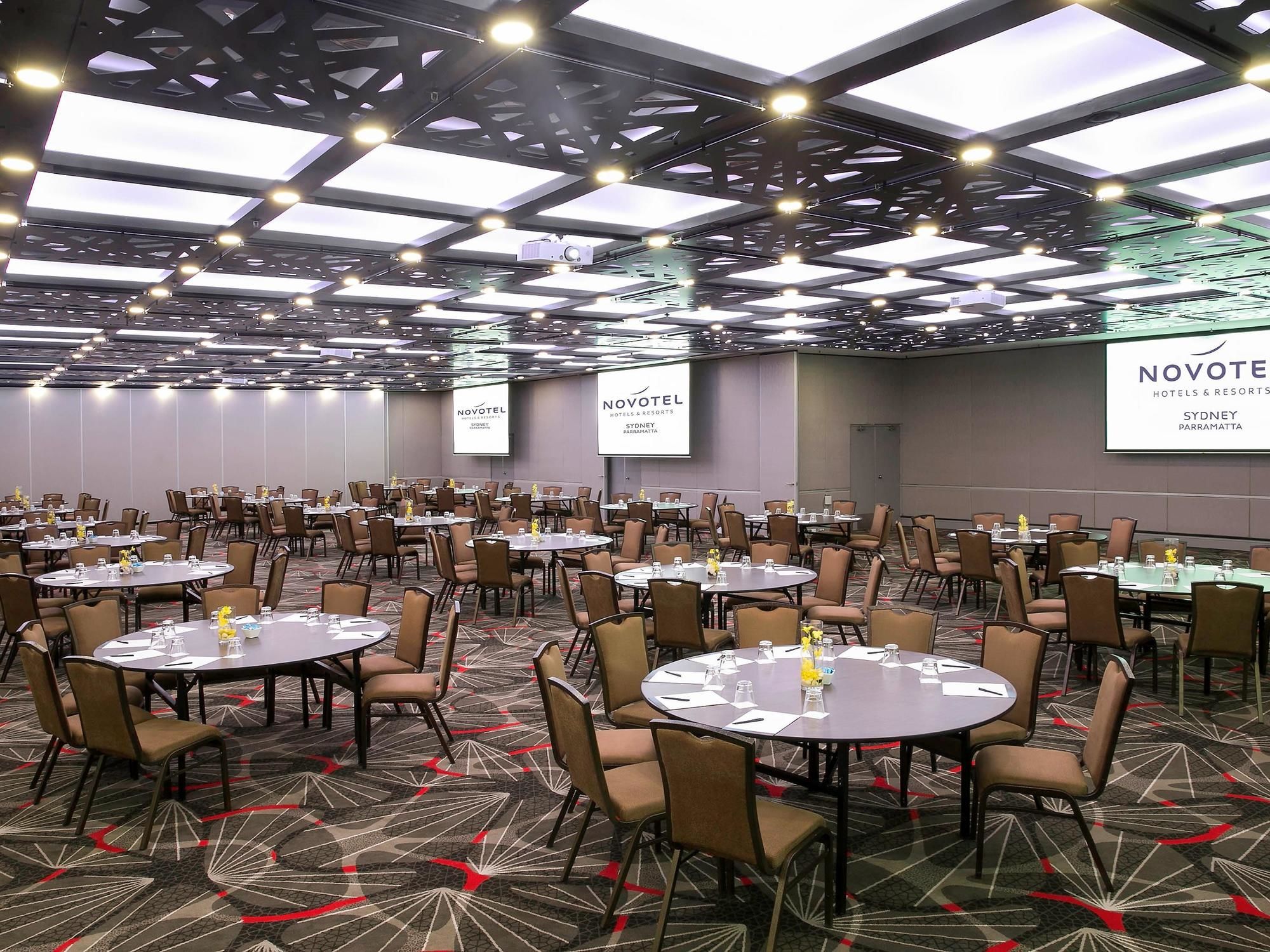 Фото Novotel Sydney Parramatta