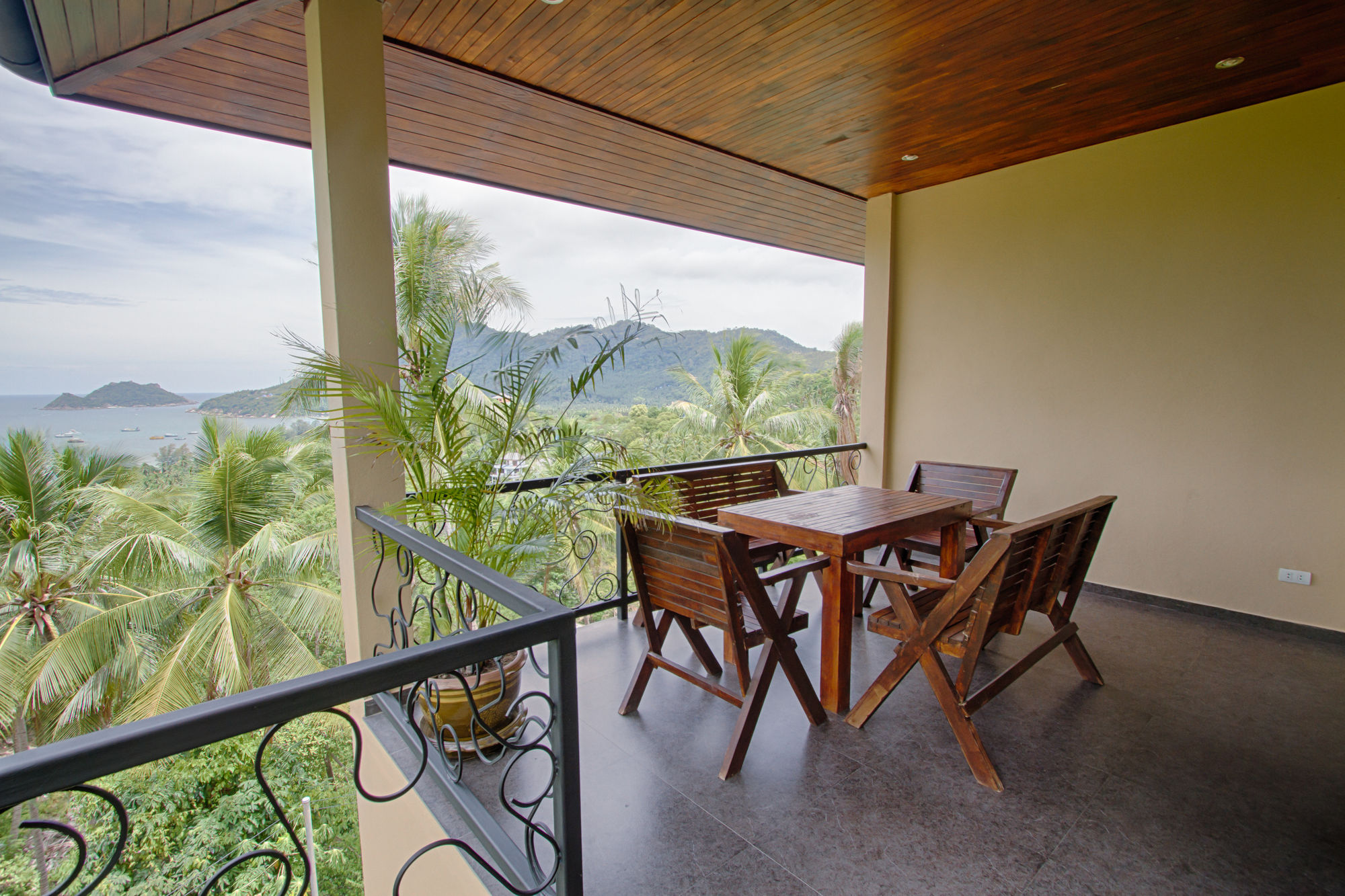 Фото Koh Tao Heights Apartments