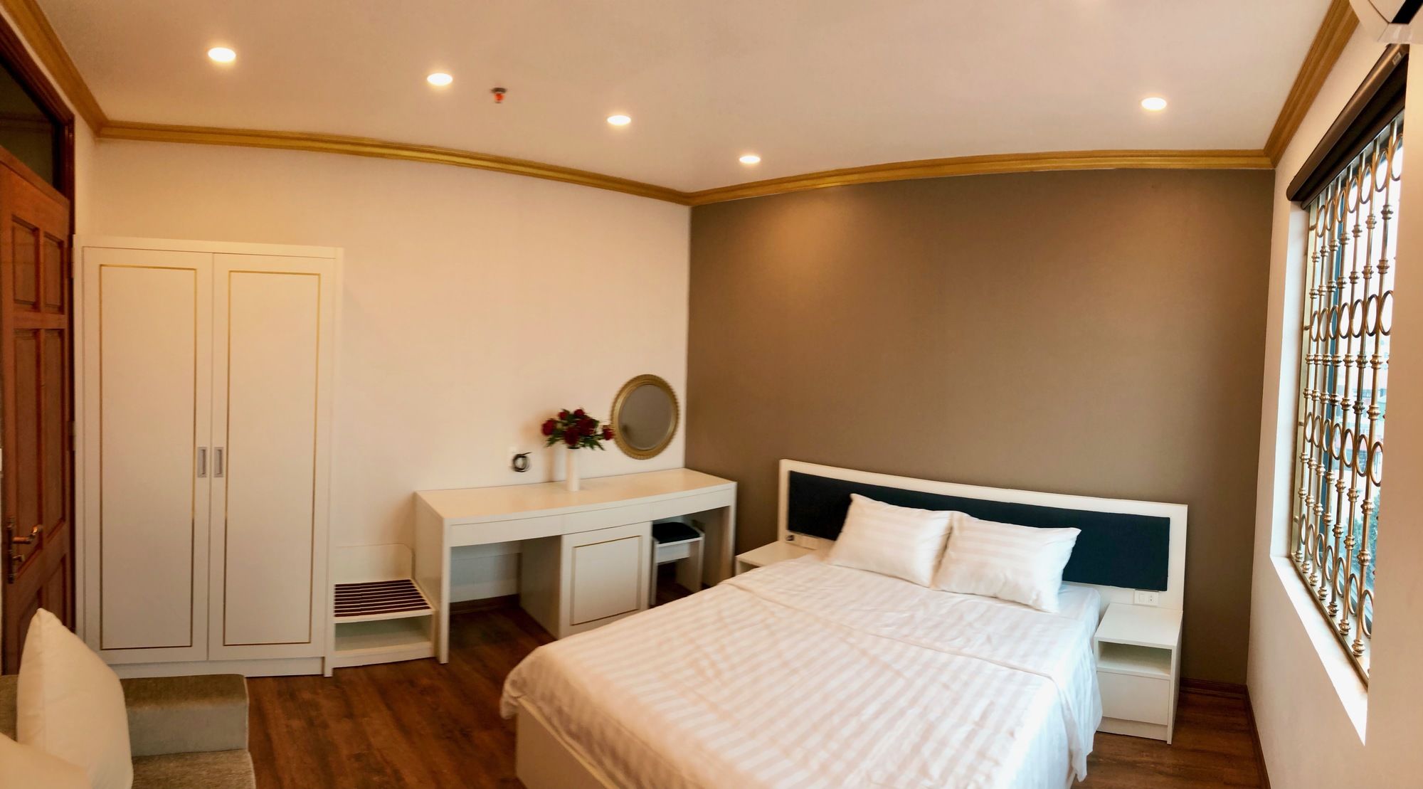 Фото Honeymoon Hotel & Apartment