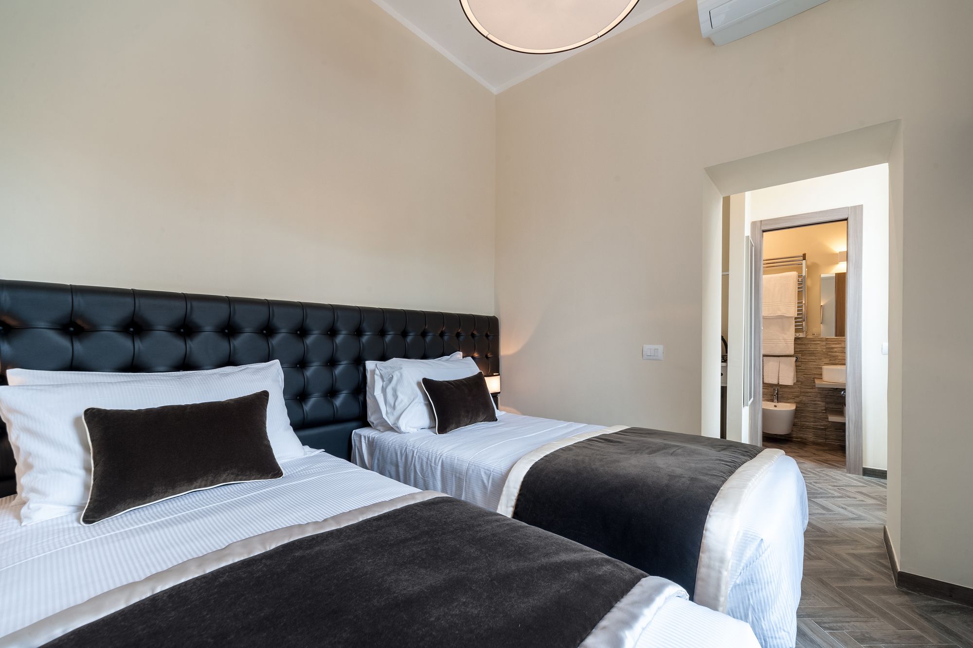 Фото Foro Romano Luxury Suites