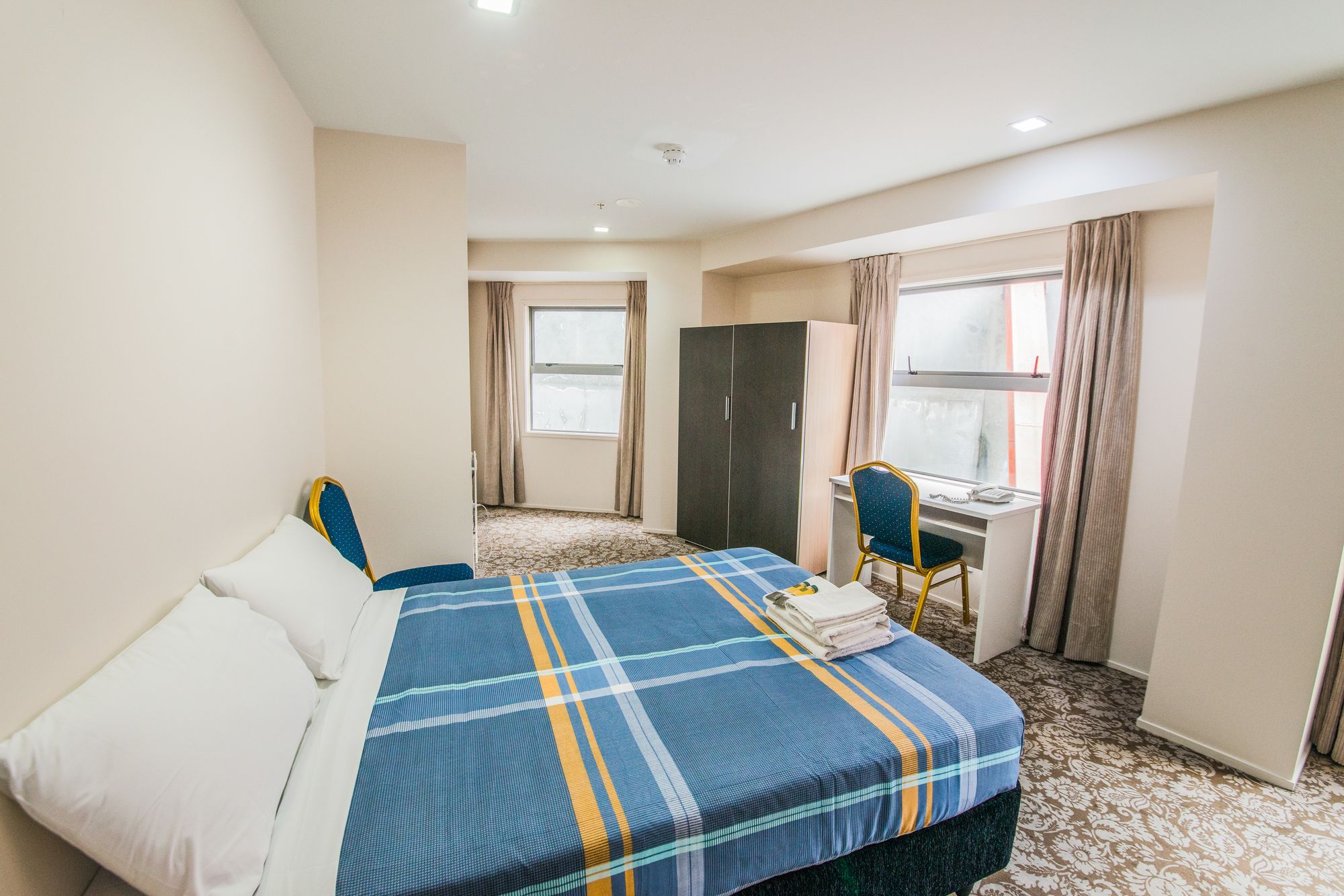 Фото Empire Apartments