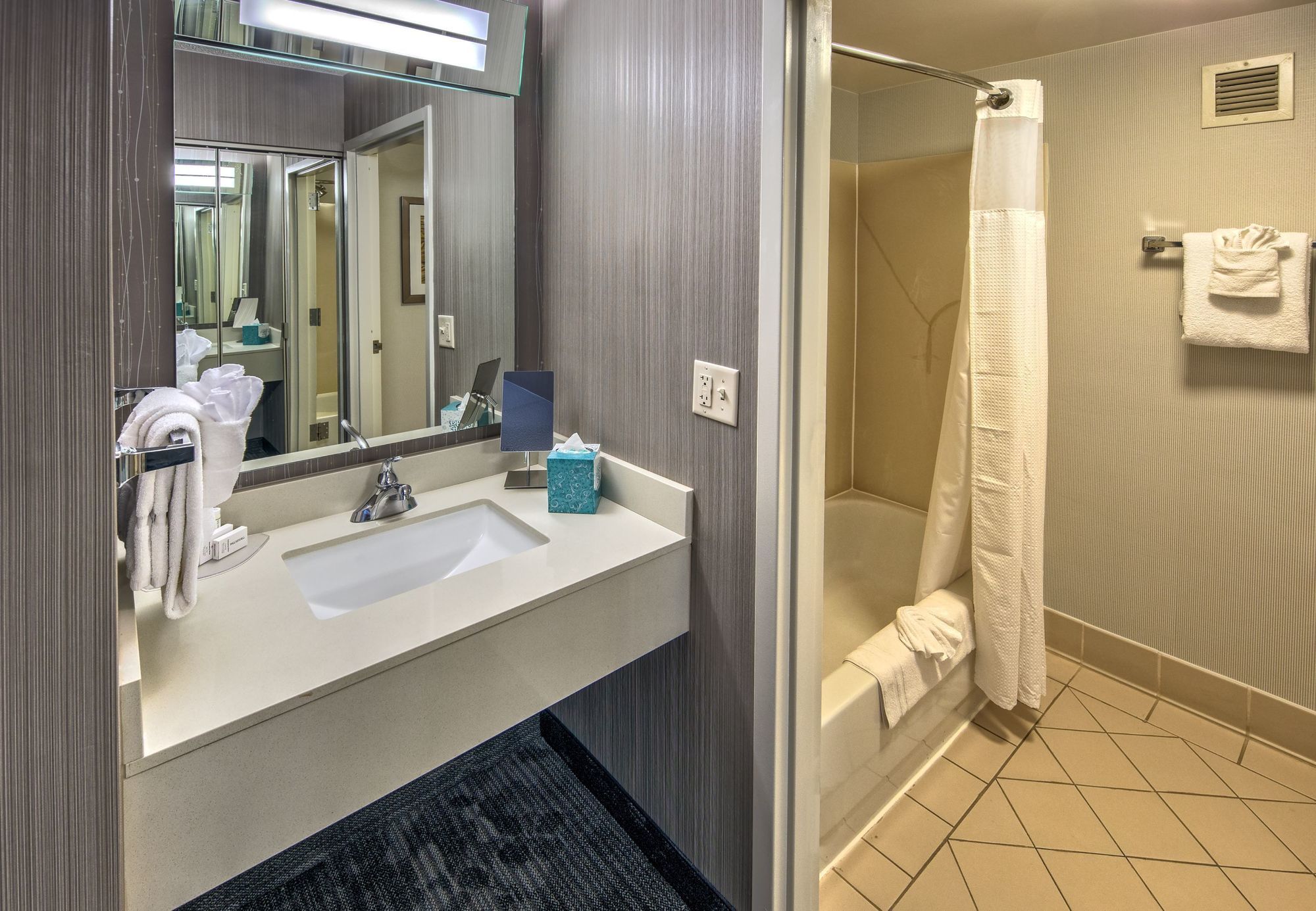 Фото Courtyard by Marriott Springfield