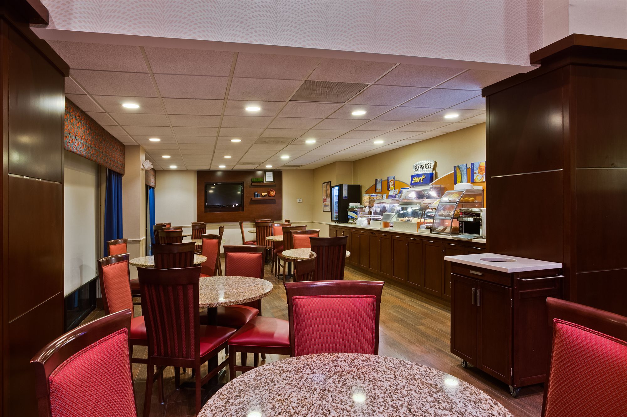 Фото Holiday Inn Express Hotel & Suites Tampa Northwest - Oldsmar, an Ihg Hotel