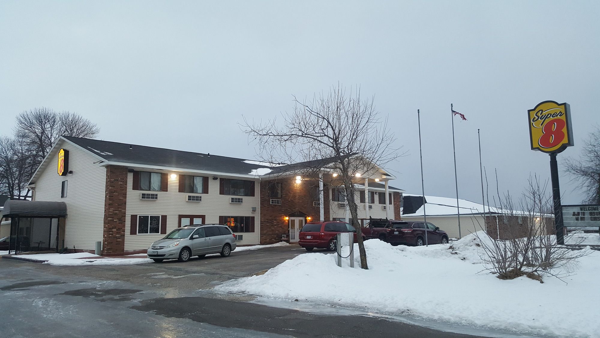 Фото Super 8 by Wyndham Plover Stevens Point Area