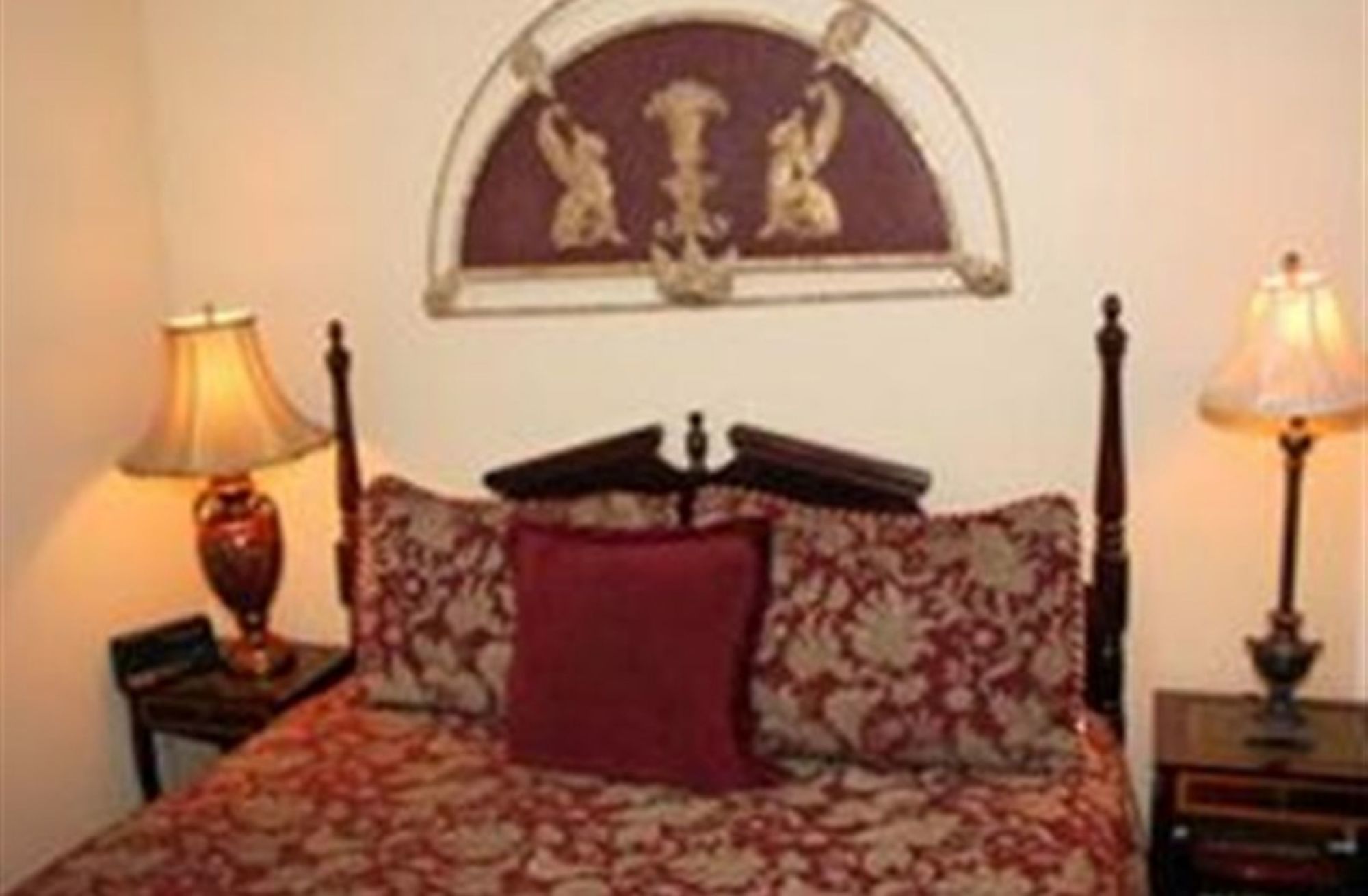 Фото Old Capitol Inn