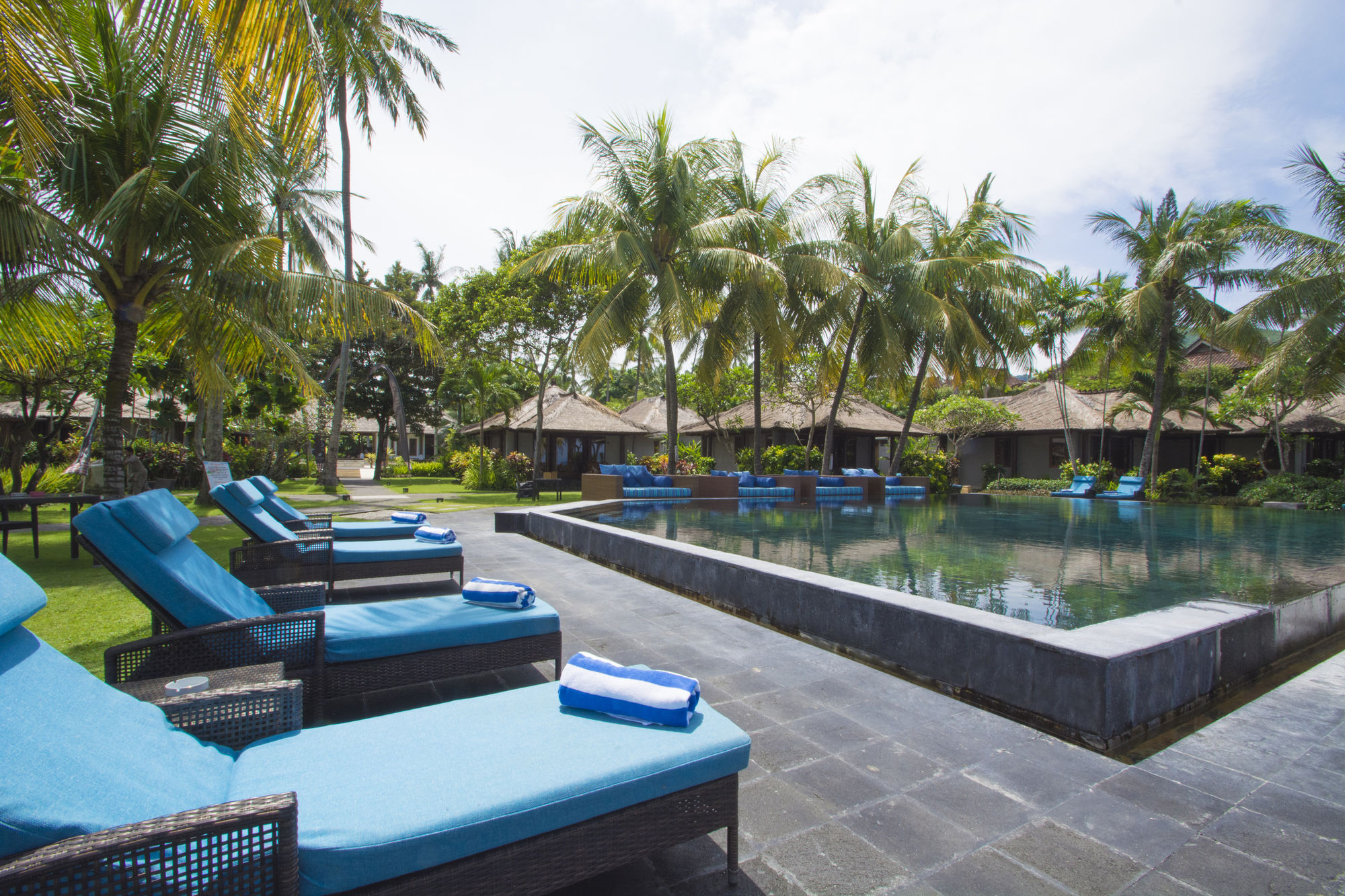 Фото Nirwana Beach & Resort