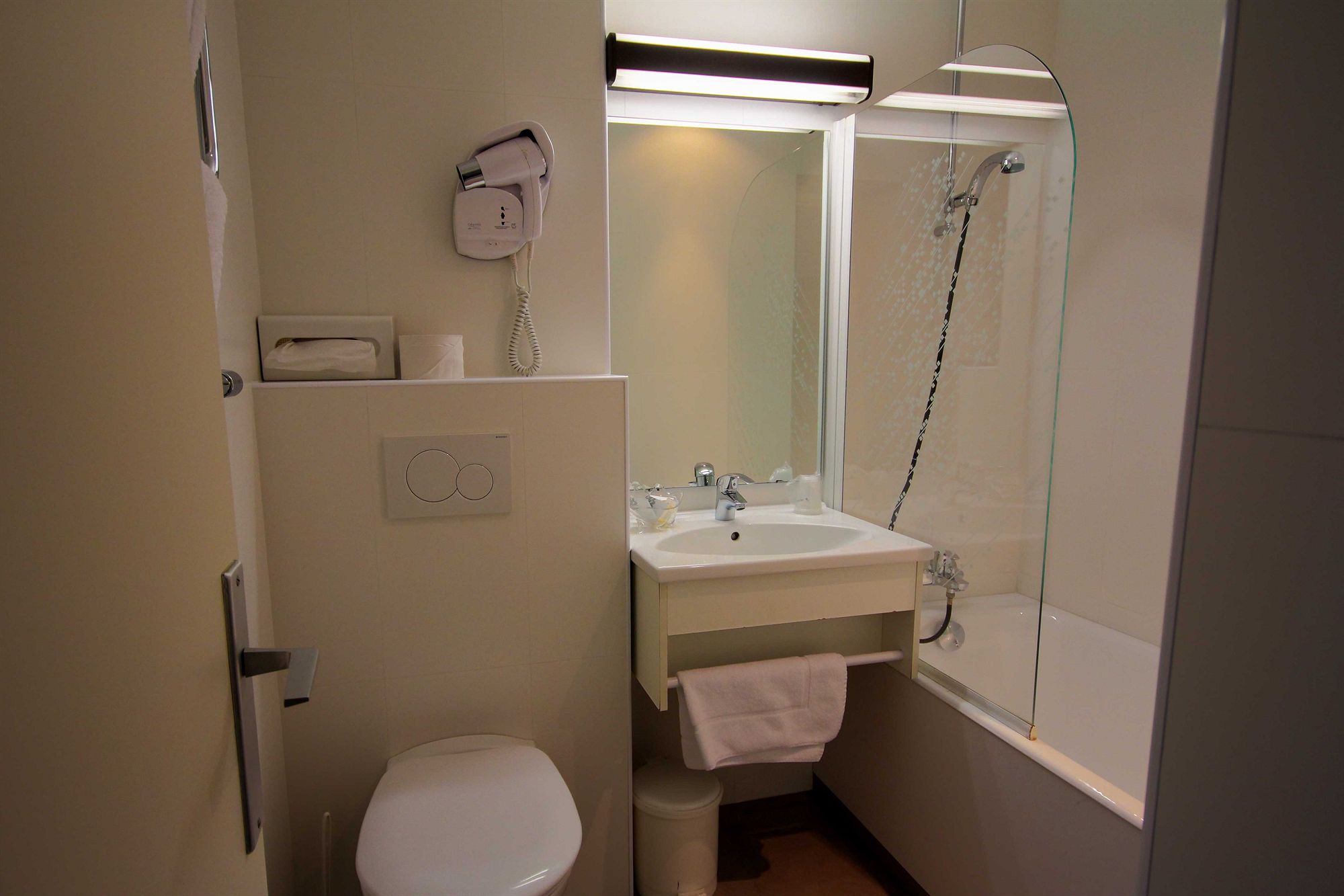 Фото Hotel Des Trois Gares