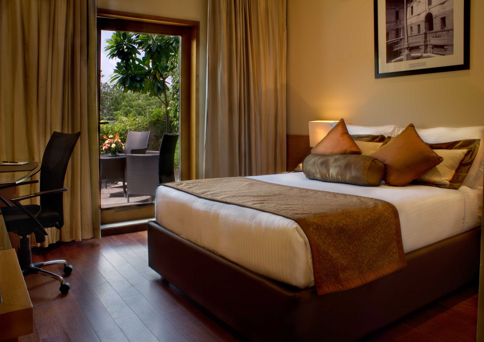 Фото отеля 2