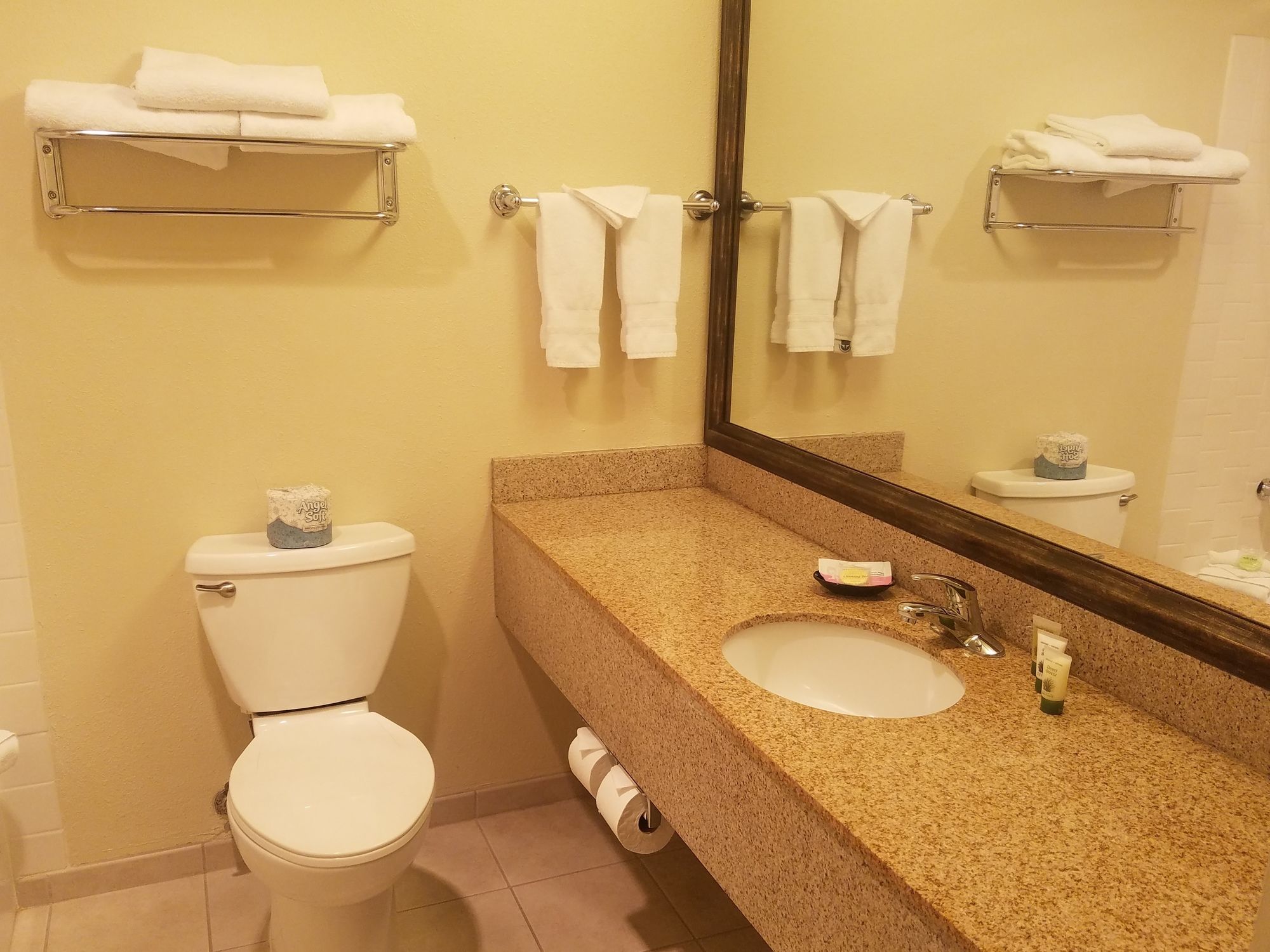 Фото Best Western Plus Rivershore Hotel