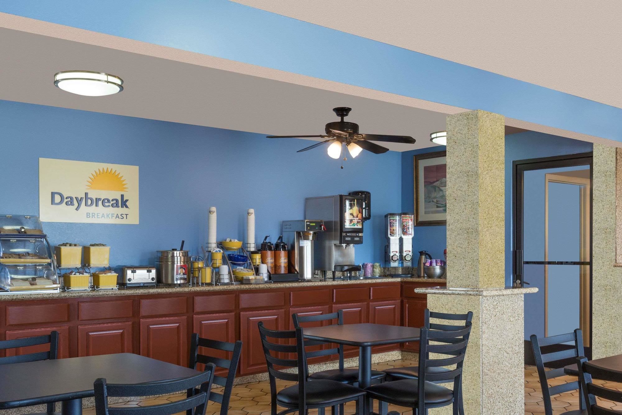 Фото Quality Inn & Suites near Downtown Mesa