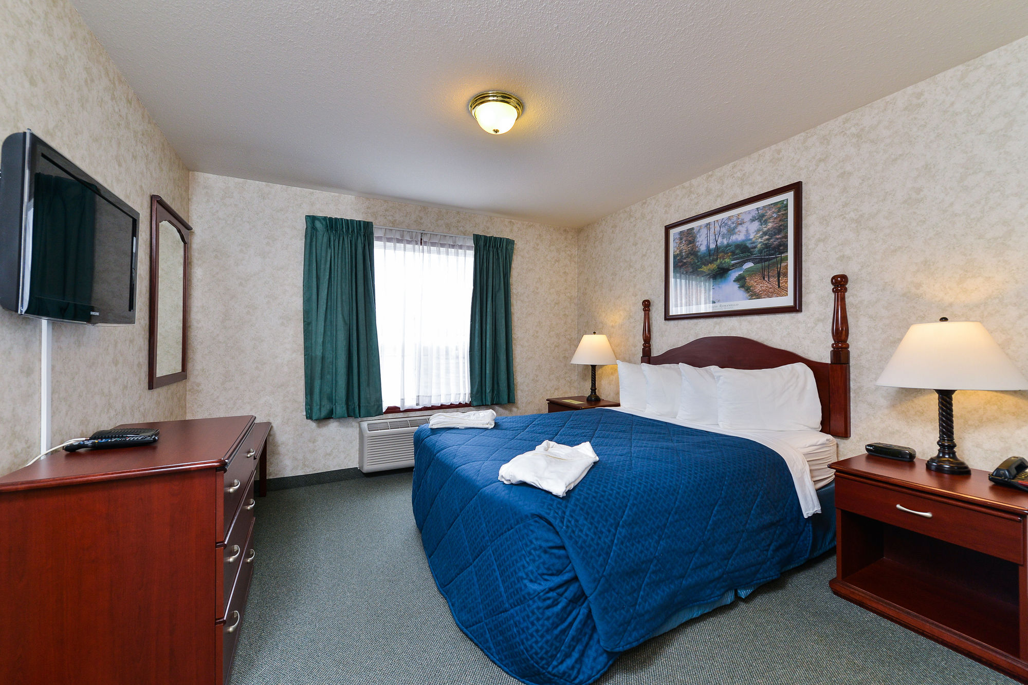 Фото Ramada by Wyndham Nisku Edmonton Airport