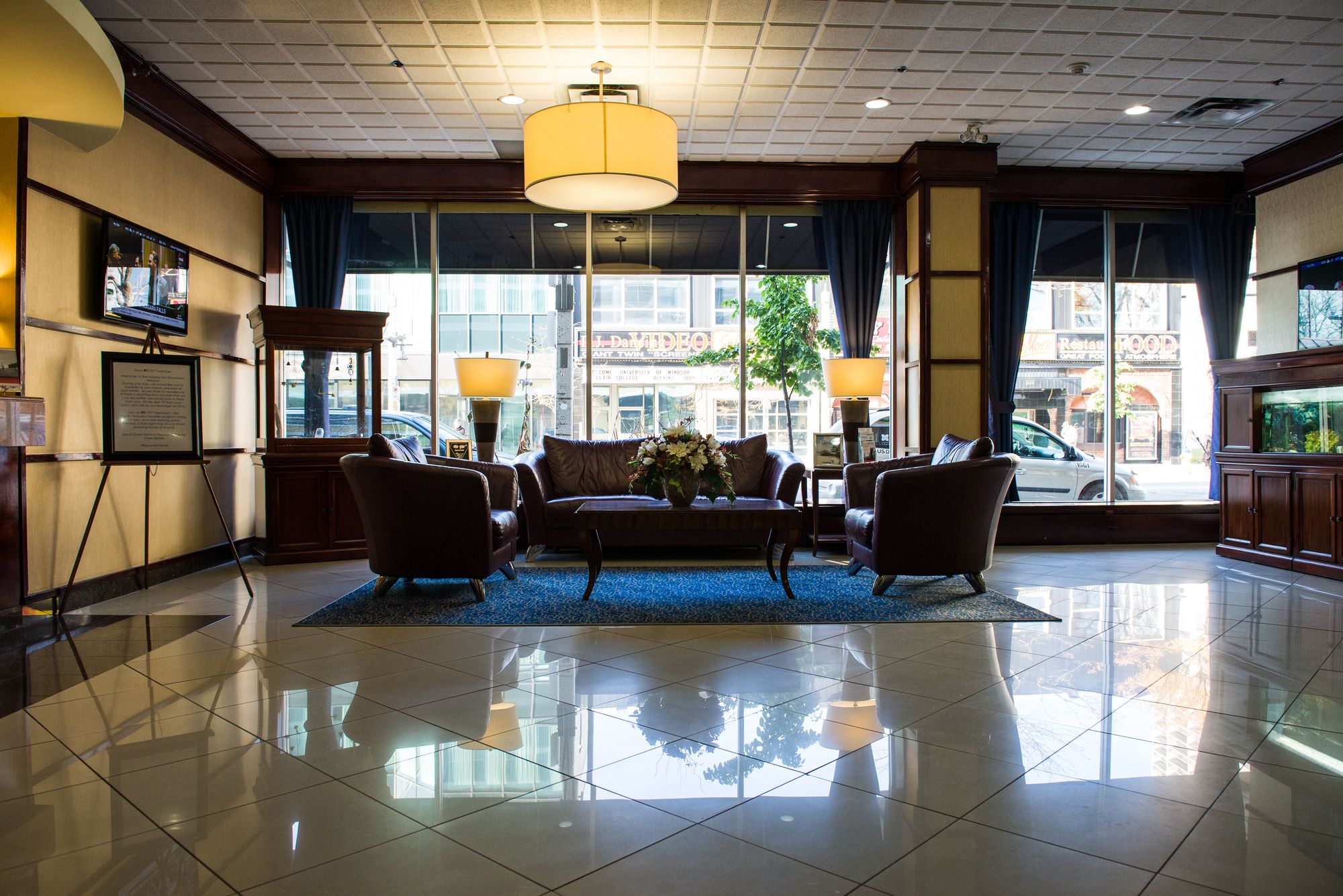 Фото Four Points by Sheraton Windsor Downtown