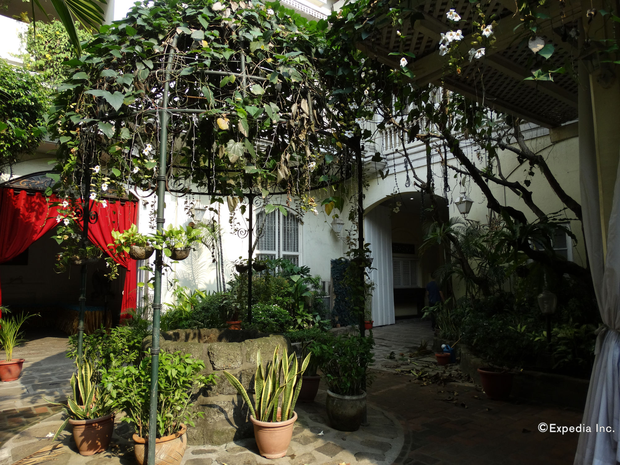 Фото White Knight Hotel Intramuros