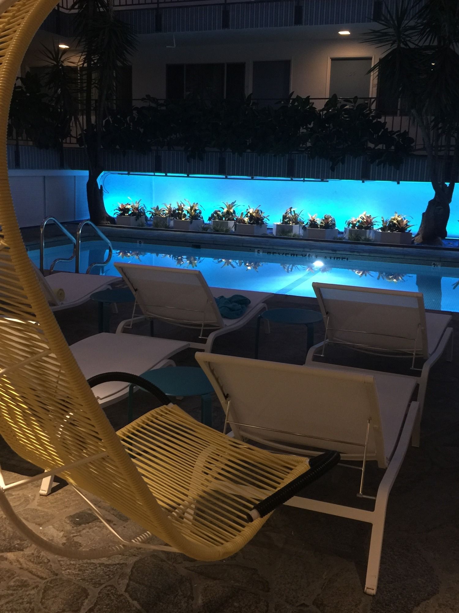 Фото Beverly Laurel Hotel