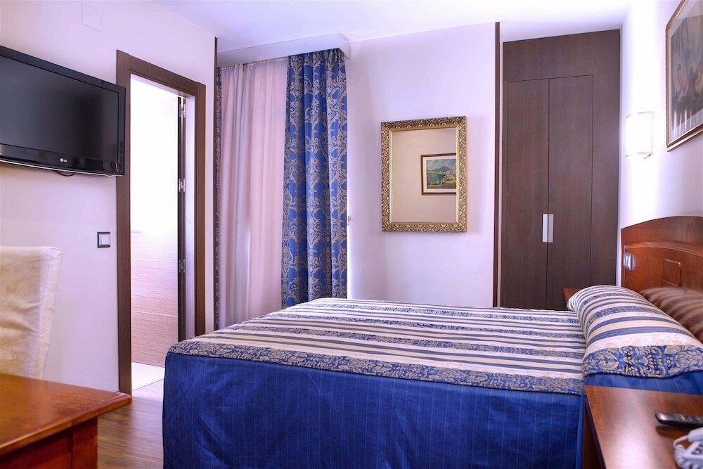 Фото Hotel Castilla Guerrero