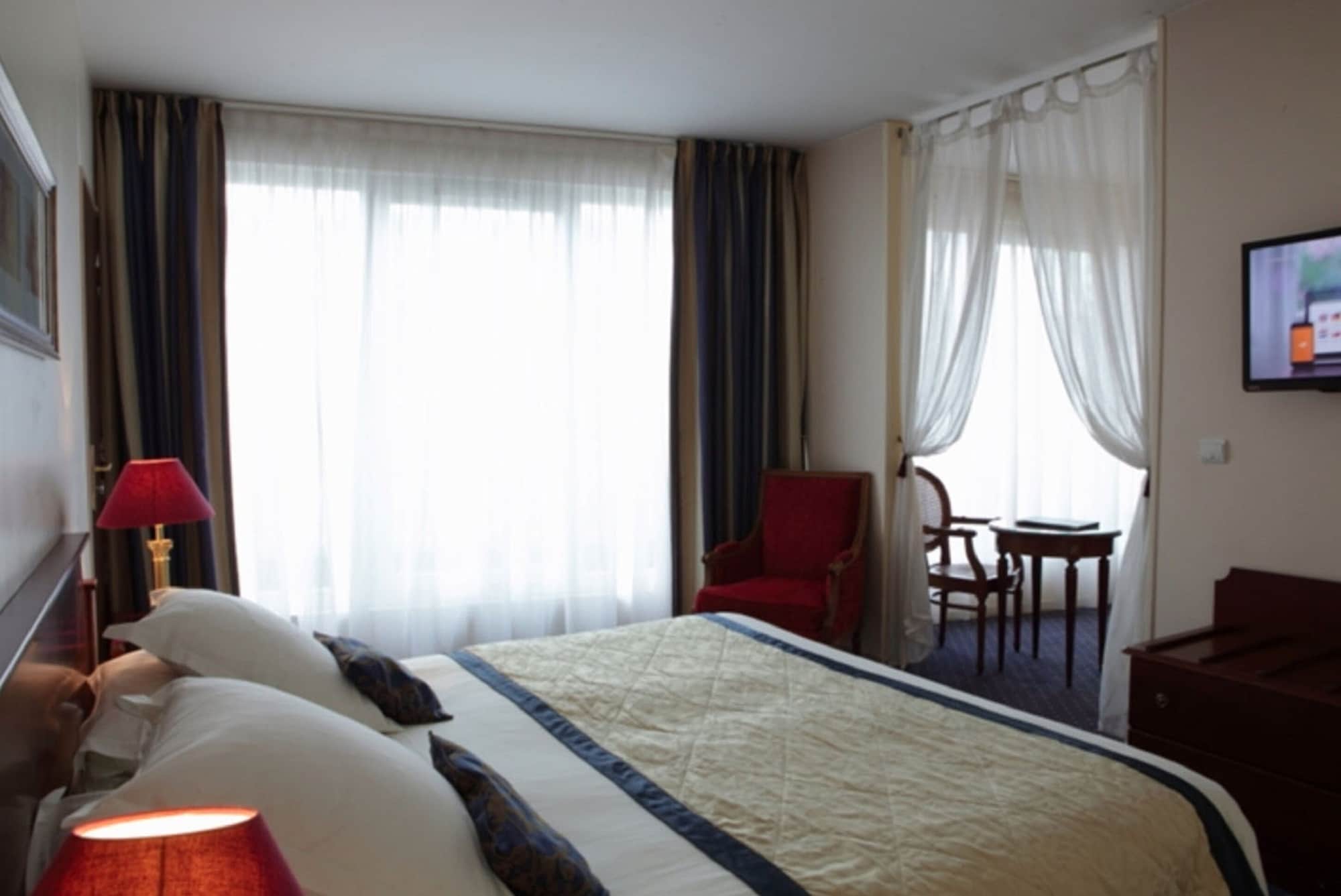 Фото Amiral Hôtel