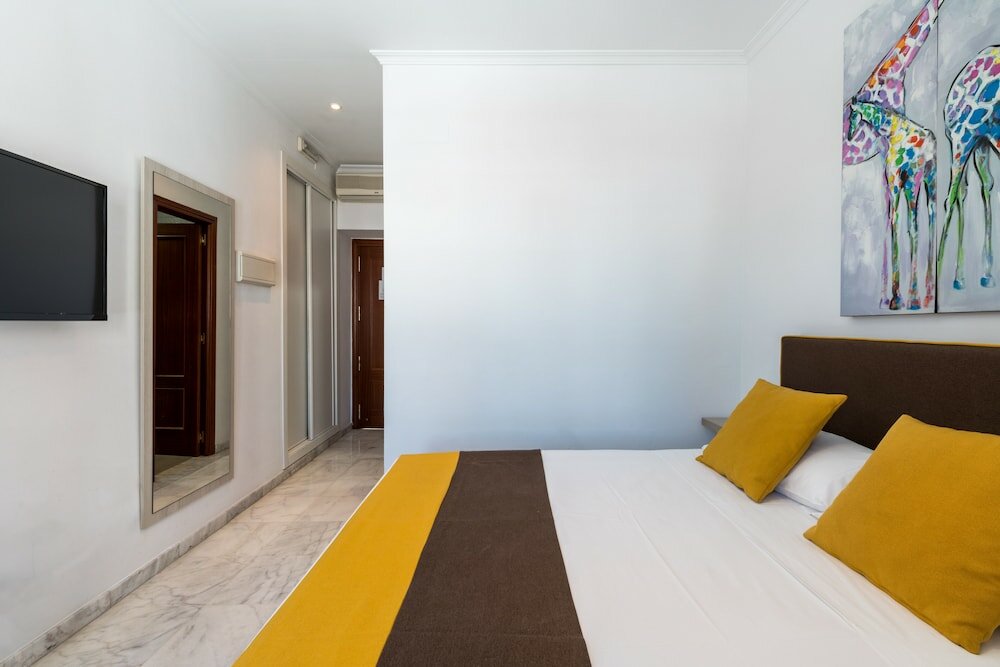 Фото Cool Sevilla Hotel