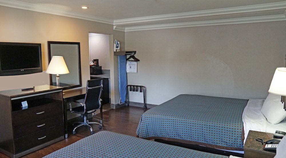 Фото Hawthorne Plaza Inn