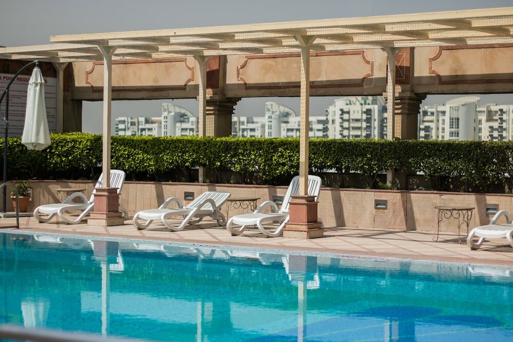 Фото The Bristol Hotel