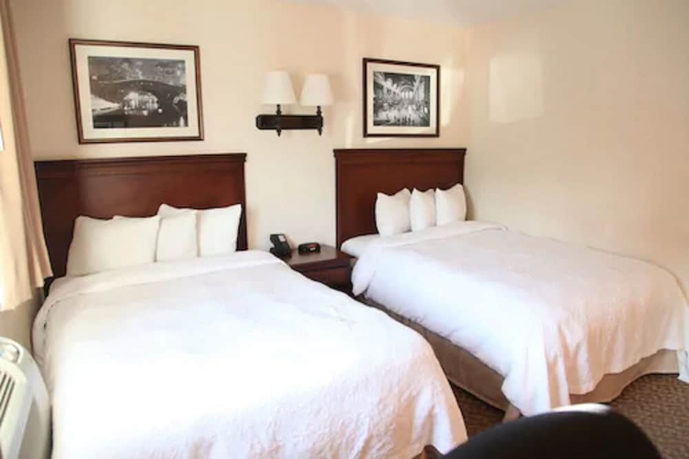 Фото The Holland Hotel