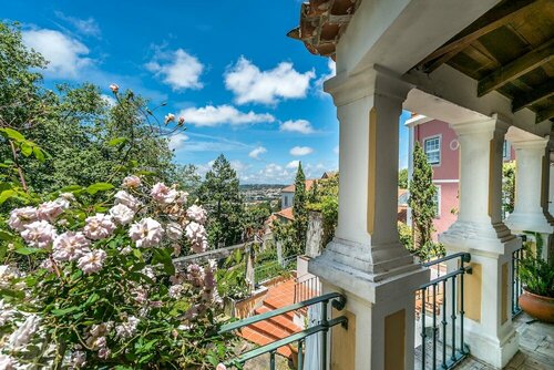 Внешний вид отеля Lawrence's Hotel в Синтре (Санта-Марии и Сан-Мигел, Сан-Мартинью и Сан-Педру де Пенаферрим), фото 3