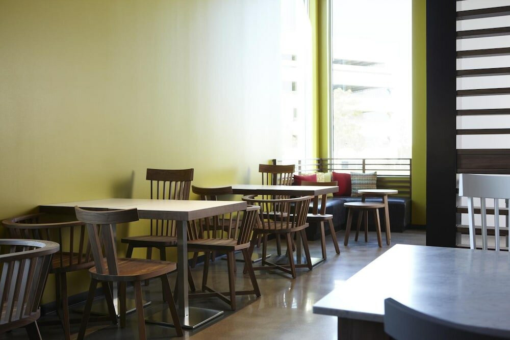 Фото Alt Hotel Toronto Airport