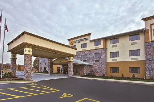 Гостиница La Quinta Inn & Suites by Wyndham Fairborn Wright-Patterson