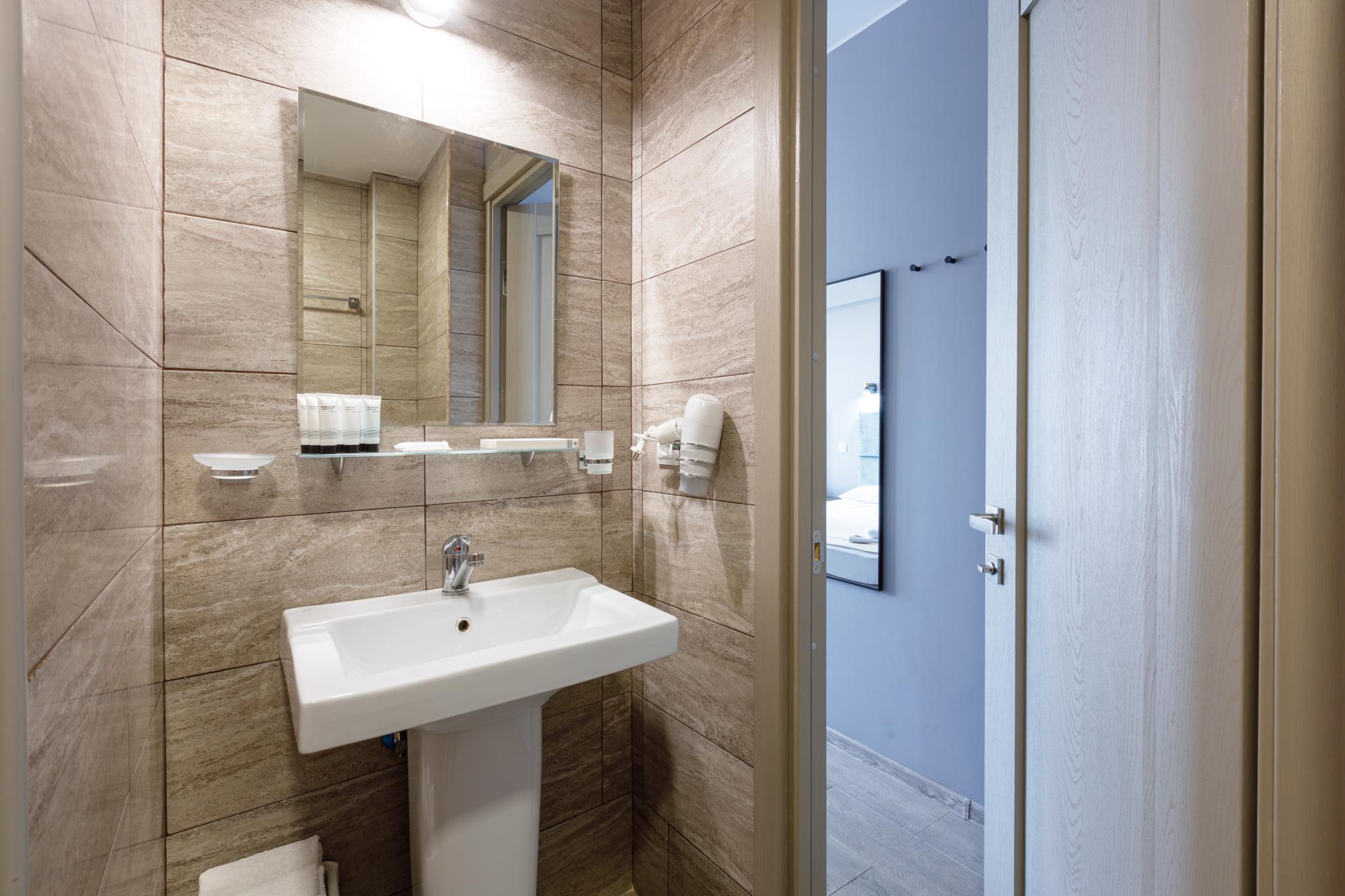 Фото Современник