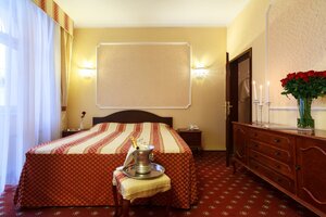 Na Kazachem (1st Kazachy Lane, 4), hotel