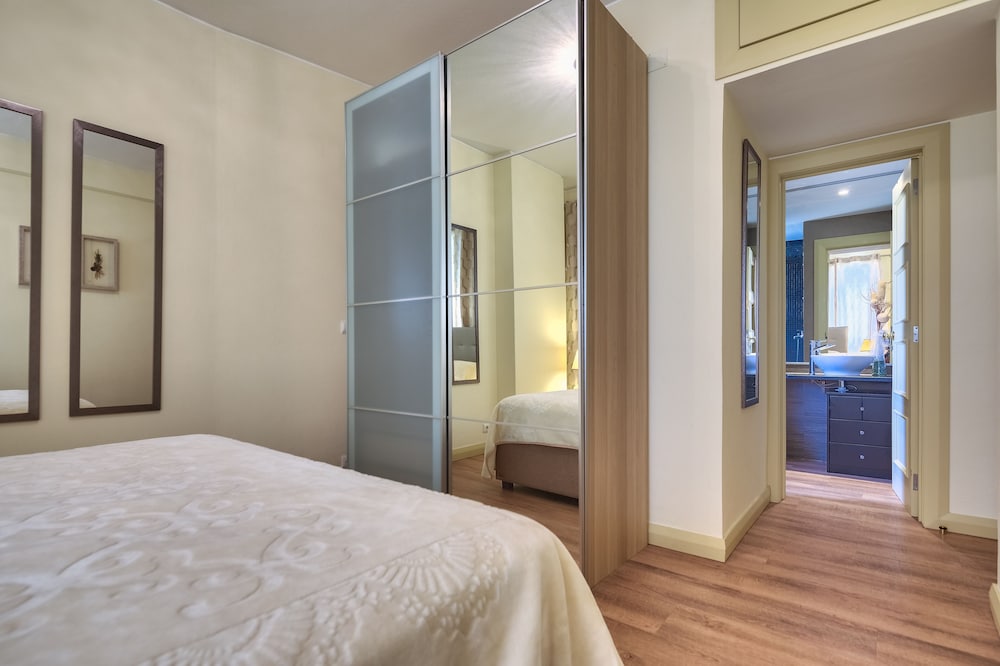 Фото Old Town Apartment