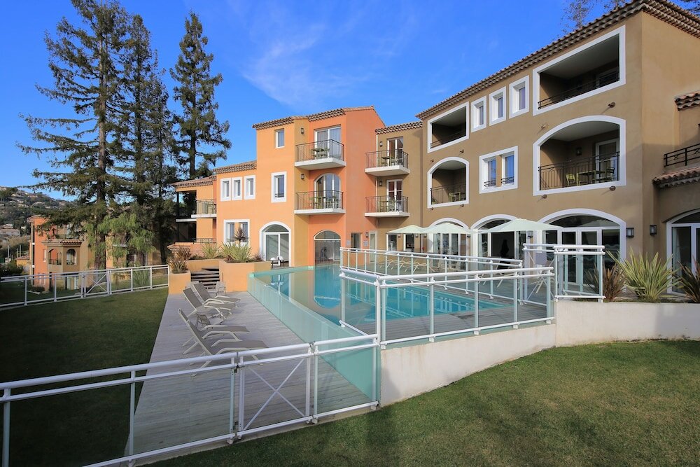 Фото Adonis Mougins