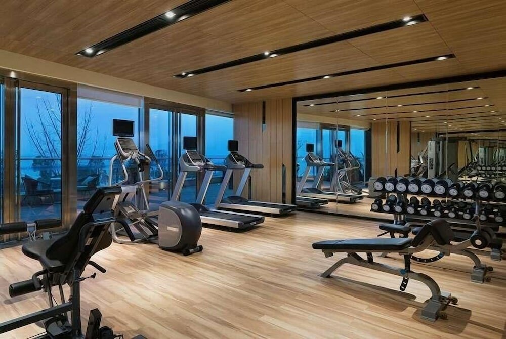 Фото Howard Johnson Yacht Club Hotel