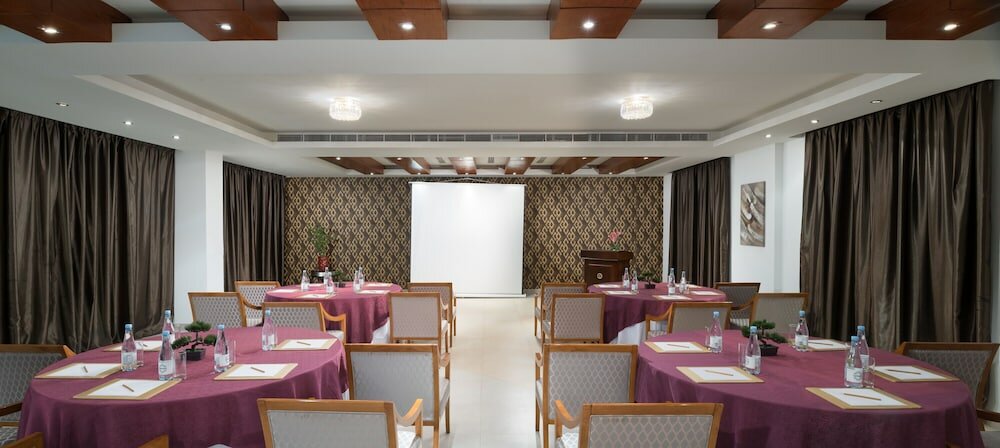 Фото Al Hail Waves Hotel Managed by Centara