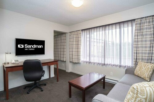 Гостиница Sandman Hotel Terrace в Террасе