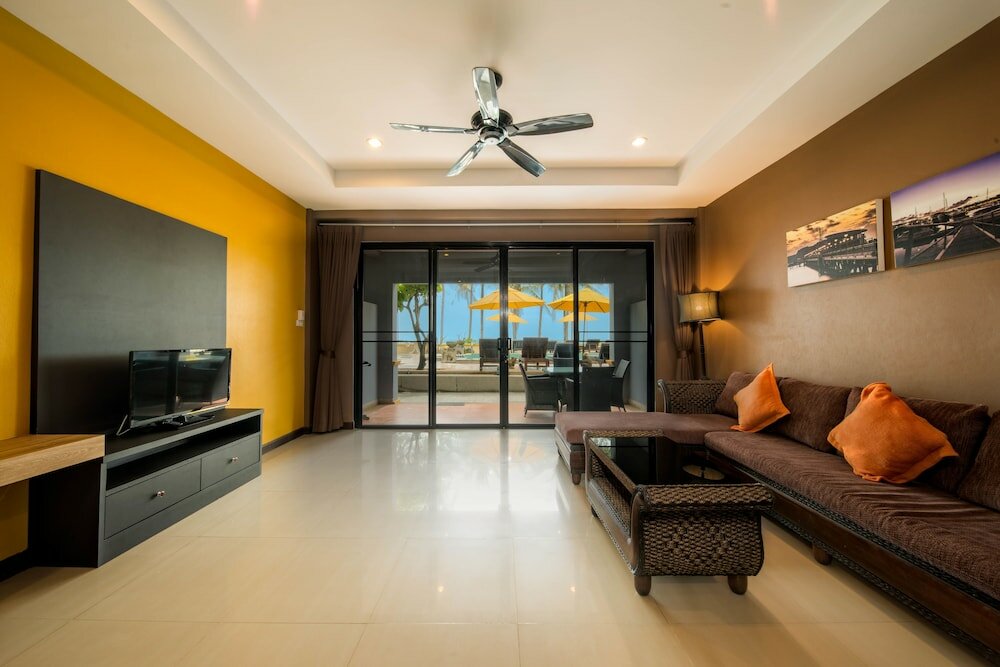 Фото Kamala Beachfront Apartment