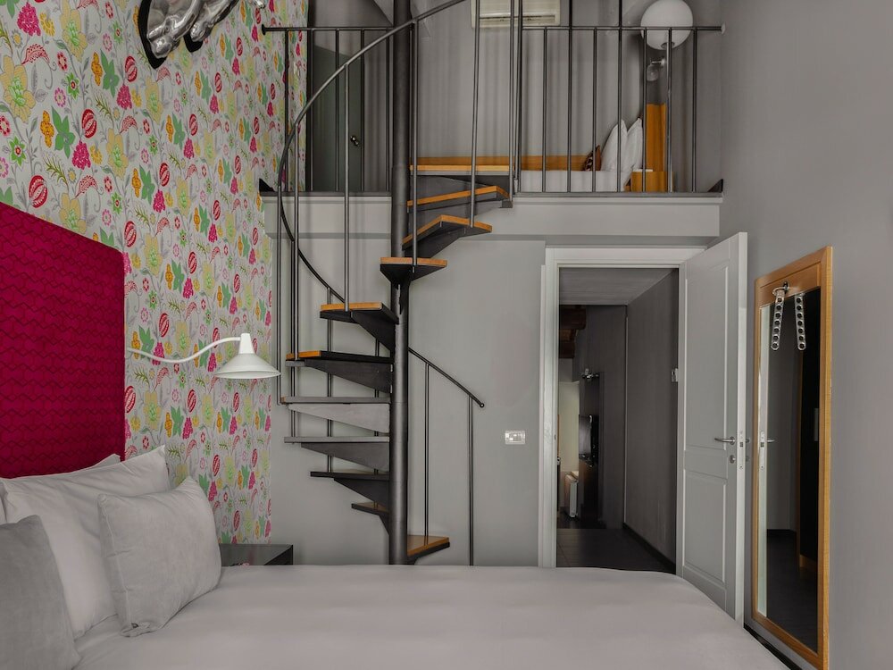 Фото The Telegraph Suites