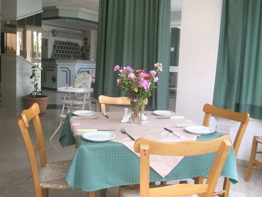 Фото DebbieXenia Hotel Apartments