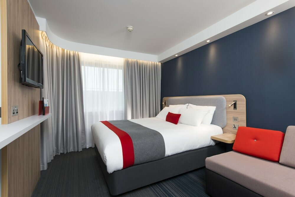 Фото Holiday Inn Express Bristol - Filton, an Ihg Hotel