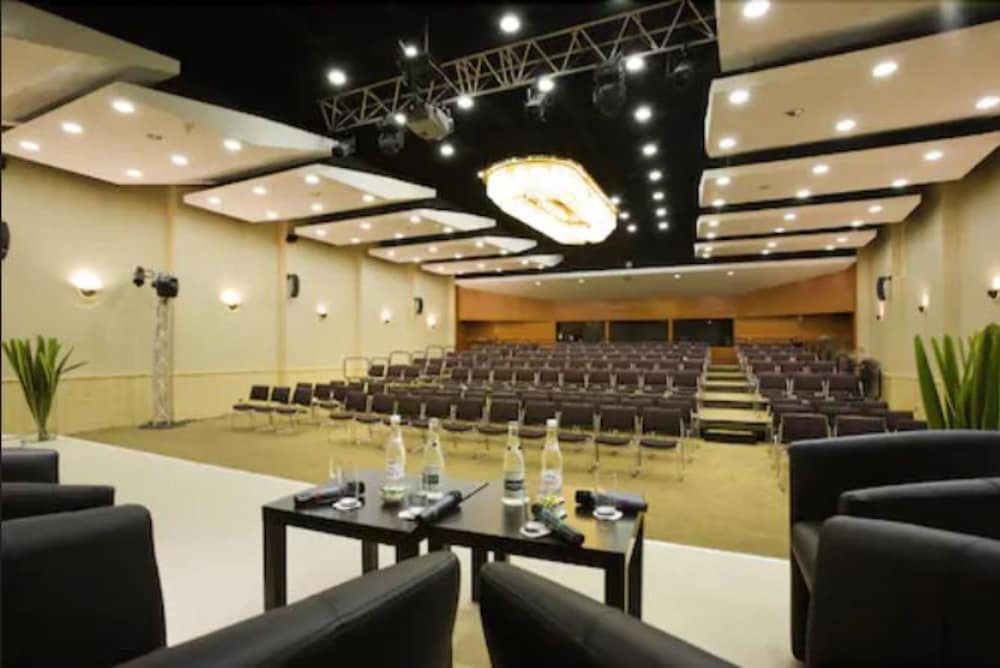 Фото Novotel Cannes Montfleury