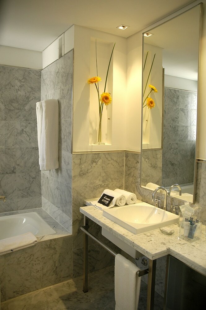 Фото Broadway Hotel & Suites