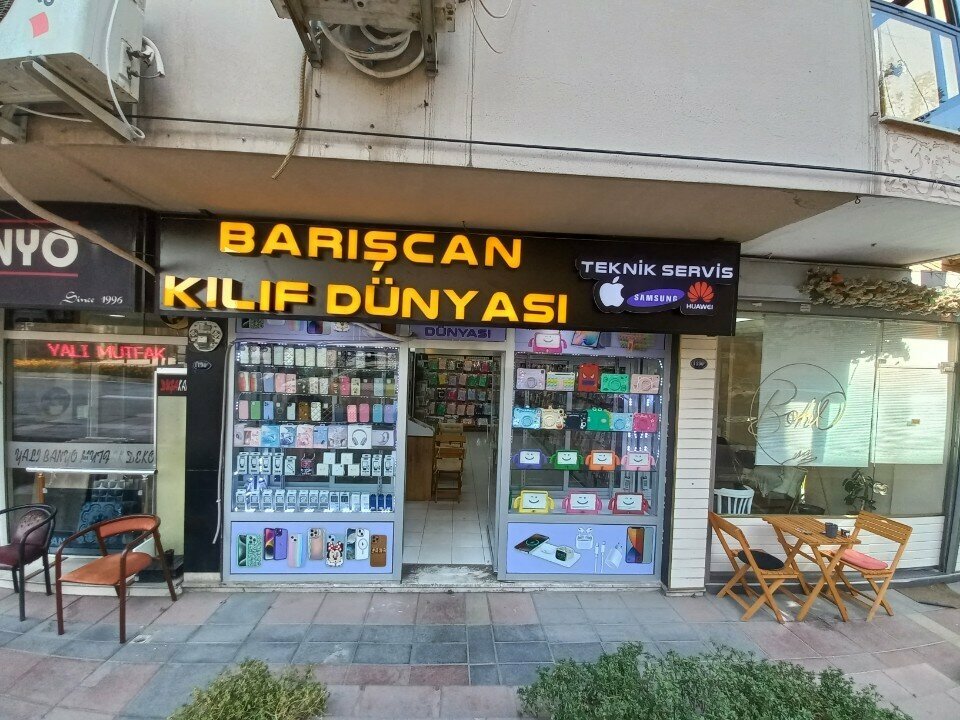 Mobile phone store Bariscan Case World, Izmir, photo