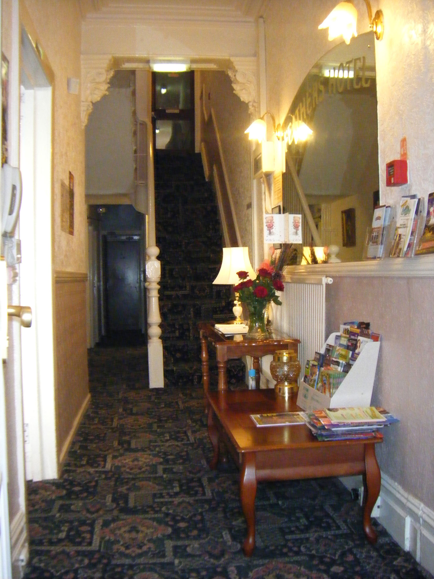 Фото The Feathers Hotel