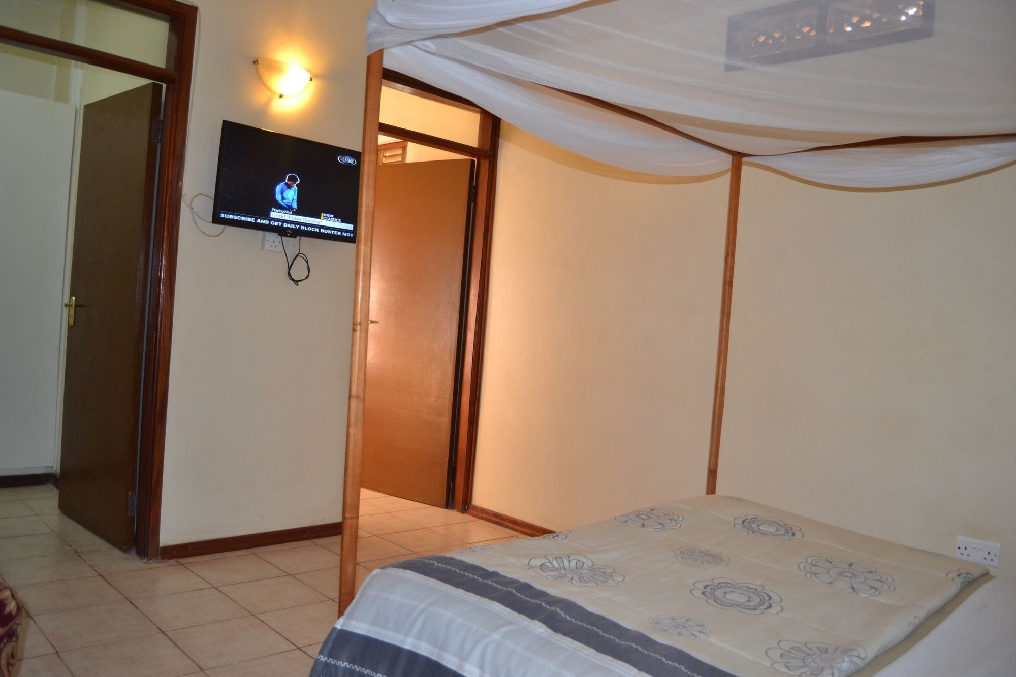 Фото Raja Excelsior Hotel