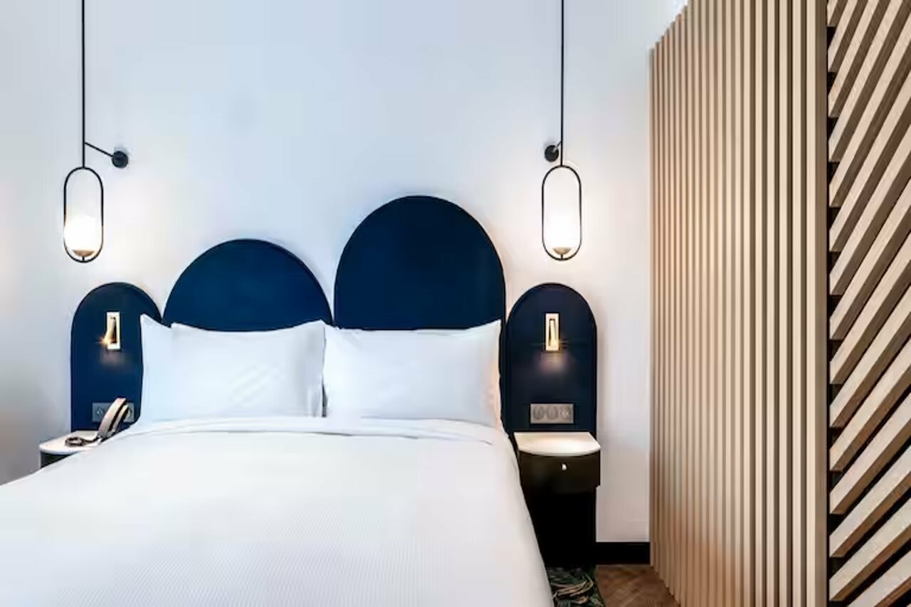 Фото DoubleTree by Hilton Nice Centre Iconic