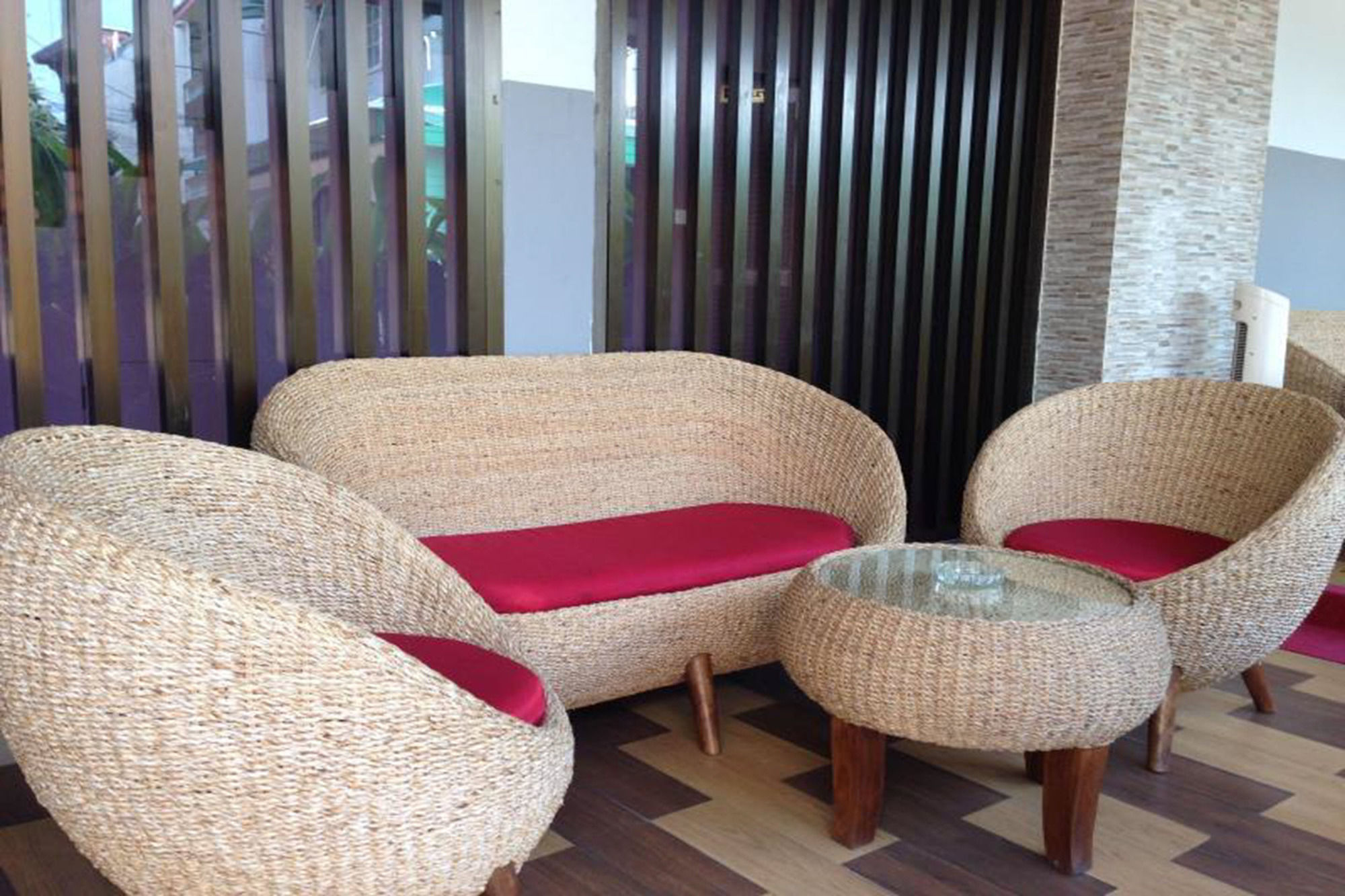 Фото Home Place Hotel